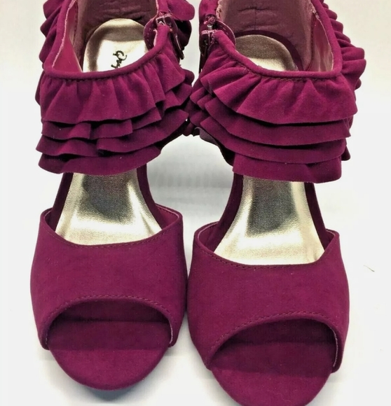 NEW! QUPID DANGER  PEEP TOE RUFFLE TRIM ANKLE STRAP BLOCK HEELS PLUM - Picture 2 of 7